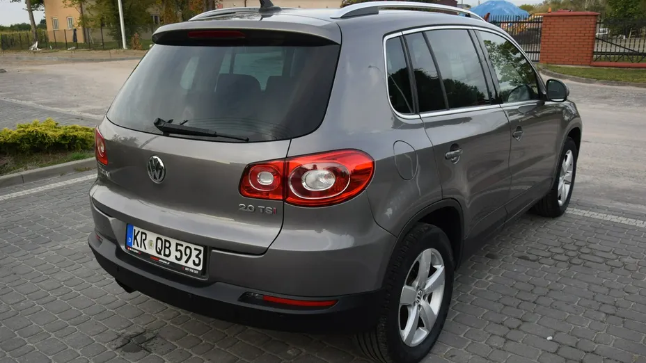 VOLKSWAGEN Tiguan -