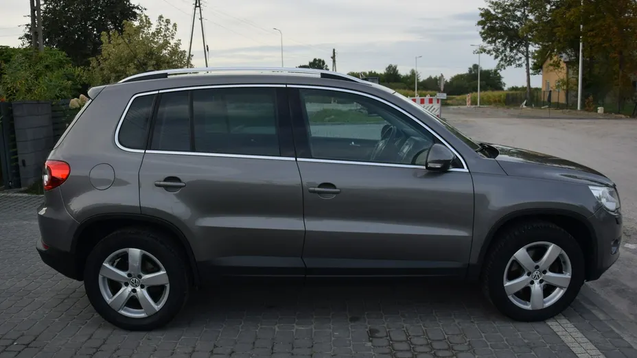 VOLKSWAGEN Tiguan -