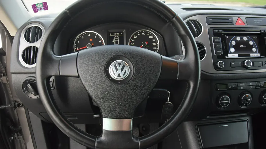 VOLKSWAGEN Tiguan -