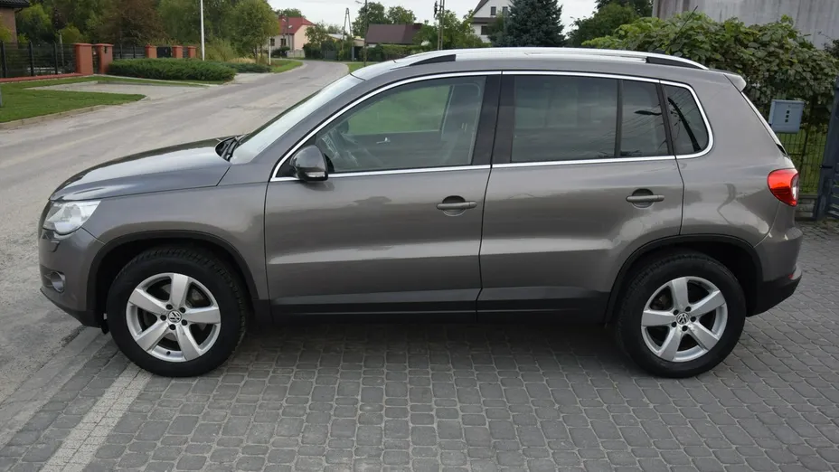 VOLKSWAGEN Tiguan -