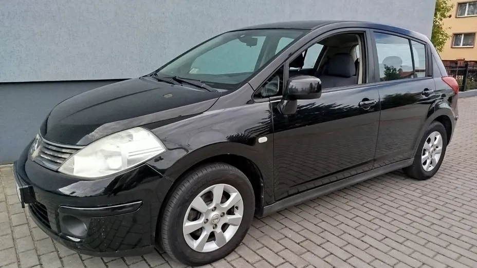 NISSAN Tiida -