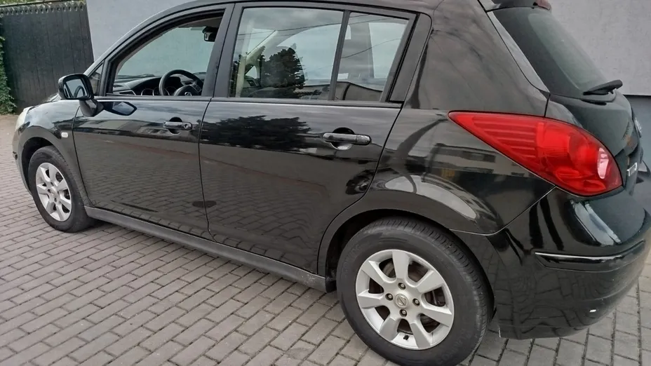 NISSAN Tiida -