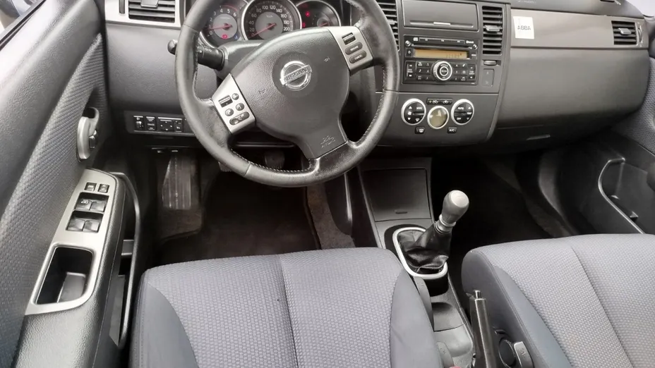 NISSAN Tiida -