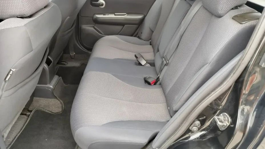 NISSAN Tiida -