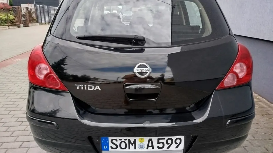 NISSAN Tiida -