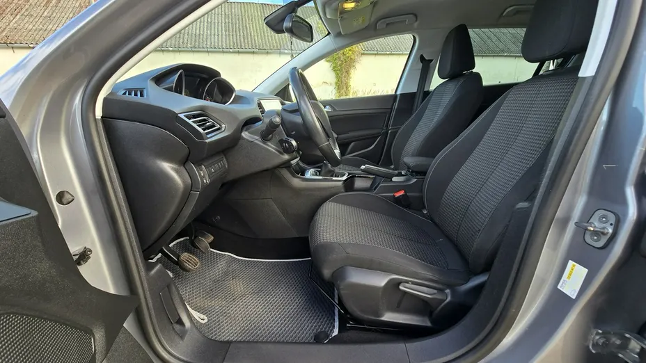 PEUGEOT 308 -