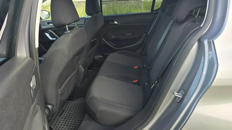PEUGEOT 308 -