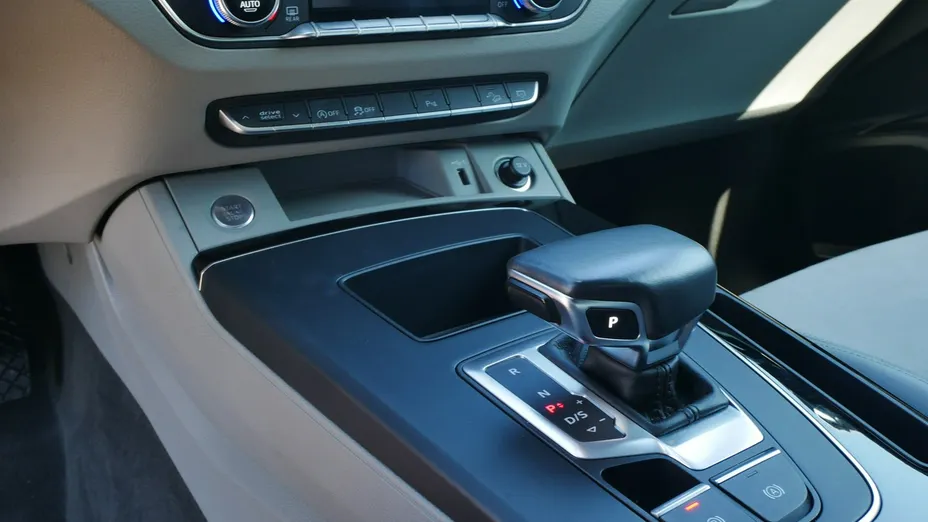 AUDI Q5 -