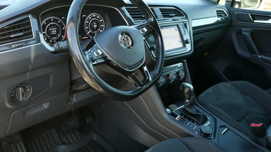 VOLKSWAGEN Tiguan -