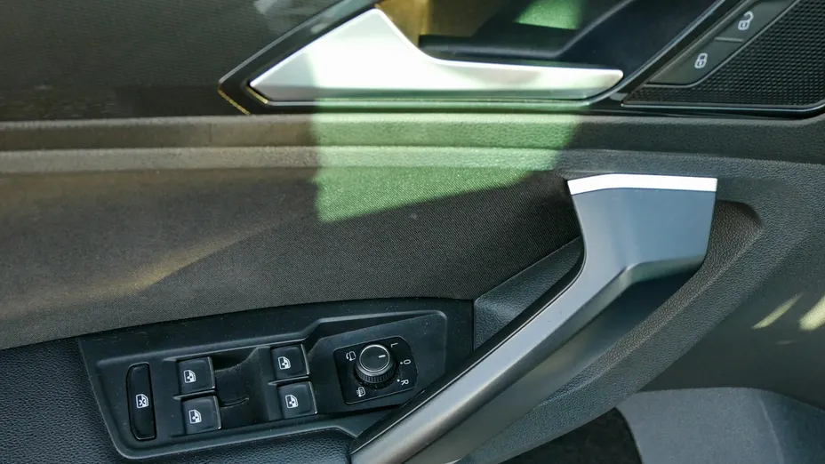 VOLKSWAGEN Tiguan -