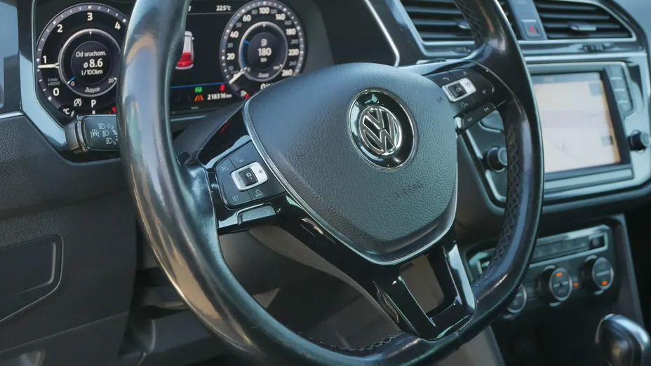 VOLKSWAGEN Tiguan -