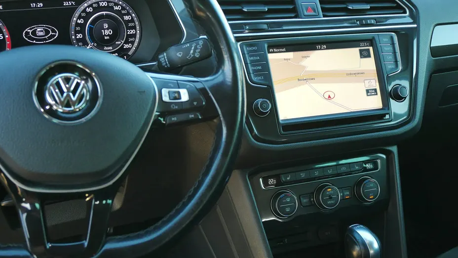 VOLKSWAGEN Tiguan -