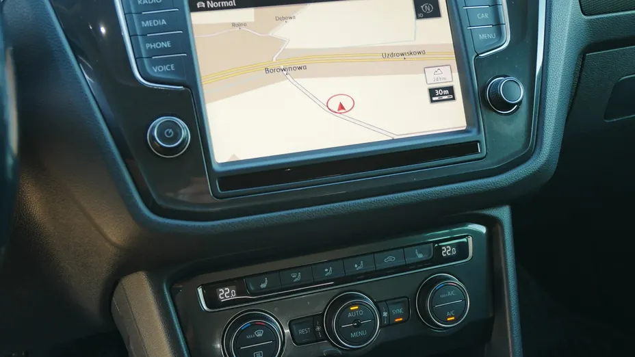 VOLKSWAGEN Tiguan -