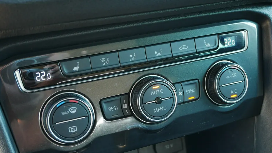 VOLKSWAGEN Tiguan -