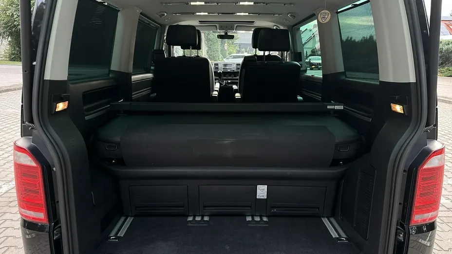 VOLKSWAGEN Multivan -
