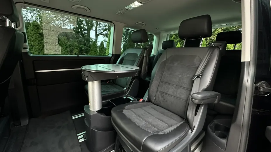 VOLKSWAGEN Multivan -
