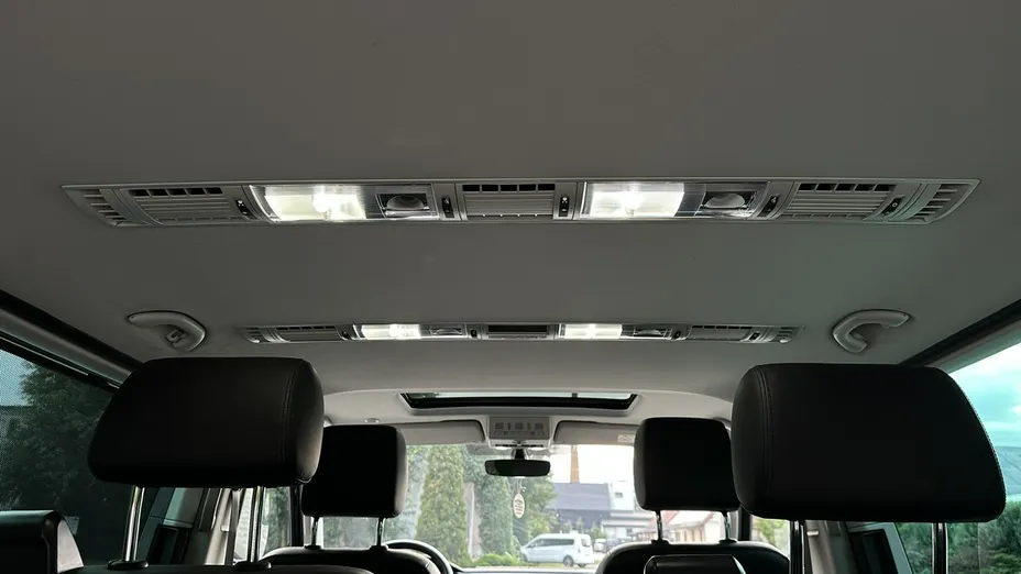 VOLKSWAGEN Multivan -