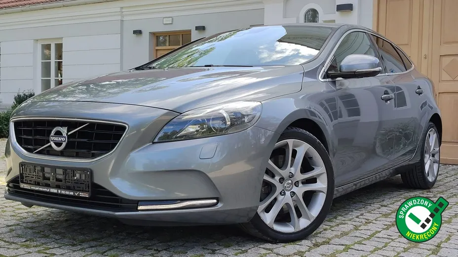 VOLVO V40 -