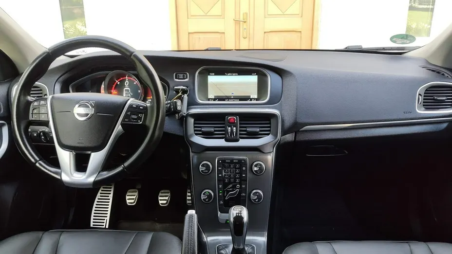 VOLVO V40 -