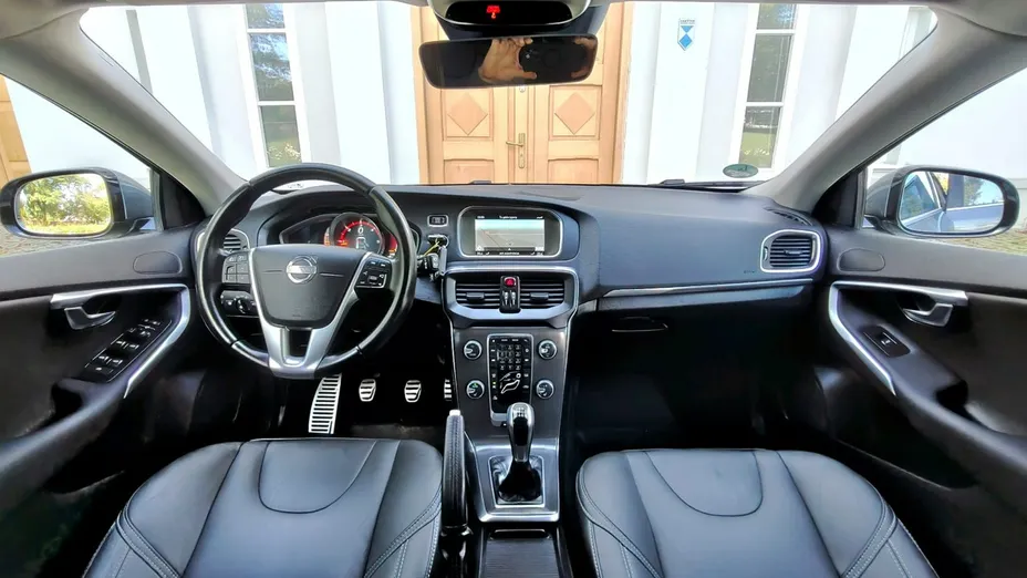 VOLVO V40 -