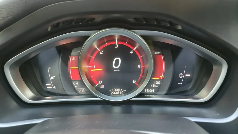 VOLVO V40 -