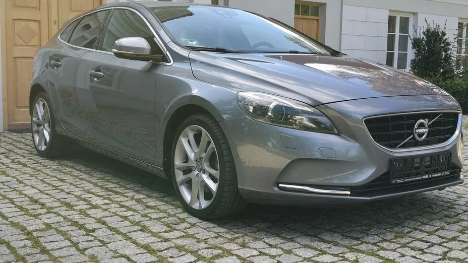 VOLVO V40 -