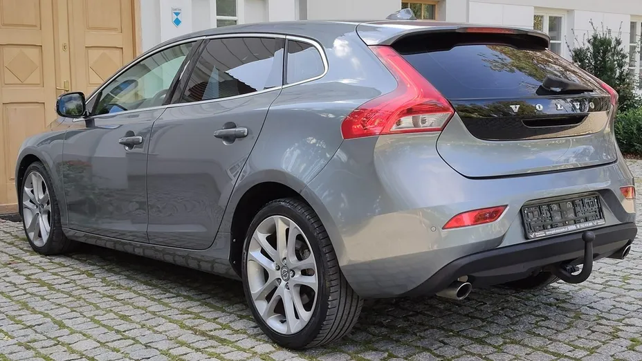 VOLVO V40 -