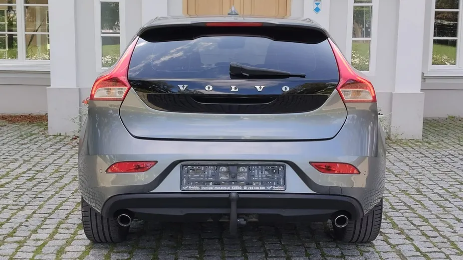 VOLVO V40 -