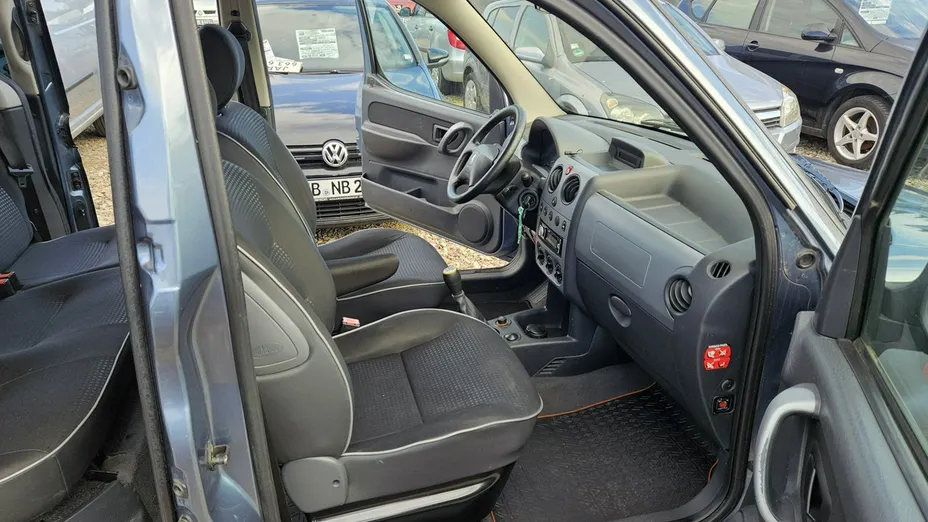 PEUGEOT Partner -