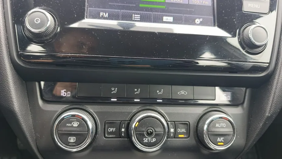 SKODA Octavia -