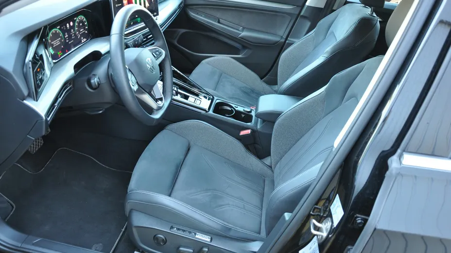 VOLKSWAGEN Golf -