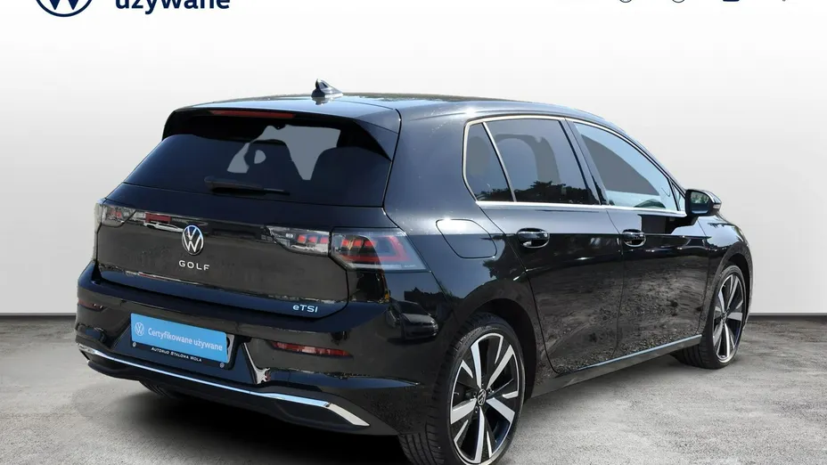VOLKSWAGEN Golf -