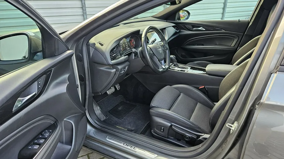 OPEL Insignia -