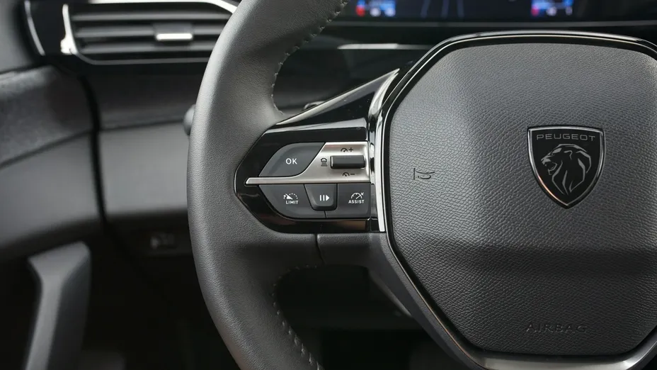 PEUGEOT 408 -