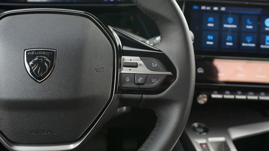 PEUGEOT 408 -