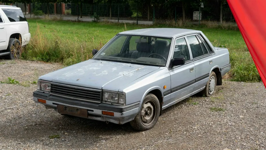 NISSAN Laurel -