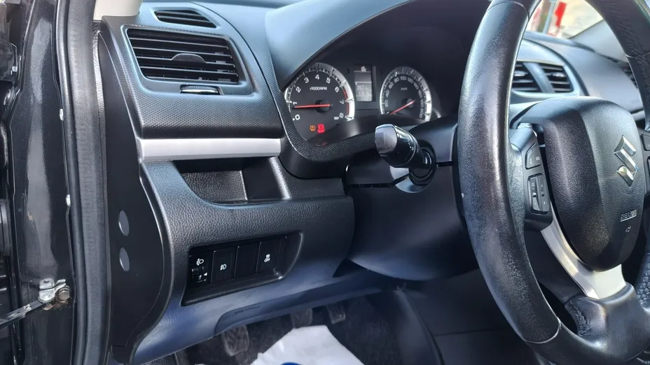 SUZUKI Swift -