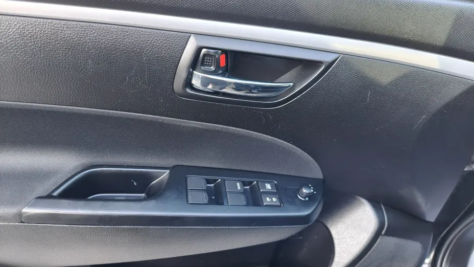 SUZUKI Swift -