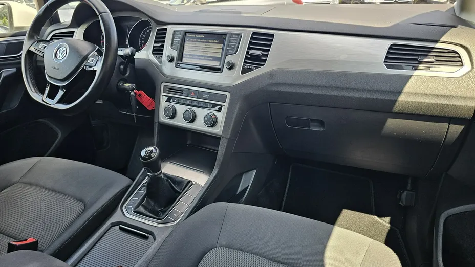 VOLKSWAGEN Golf Sportsvan -