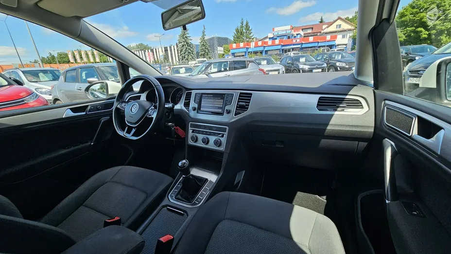 VOLKSWAGEN Golf Sportsvan -