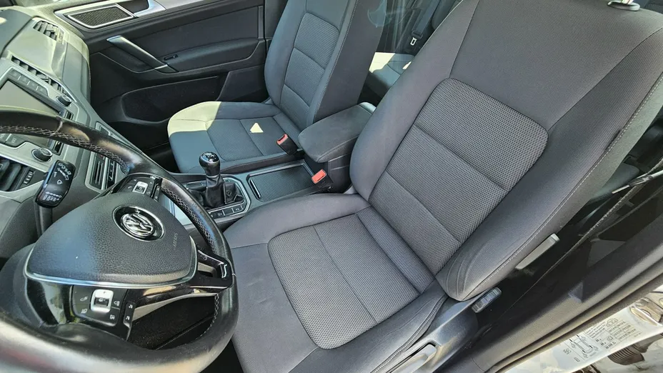 VOLKSWAGEN Golf Sportsvan -