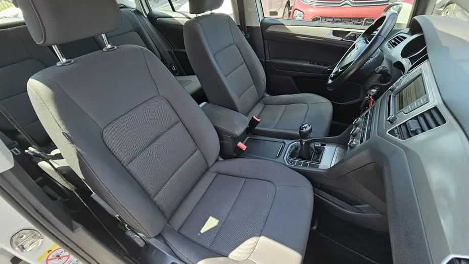 VOLKSWAGEN Golf Sportsvan -