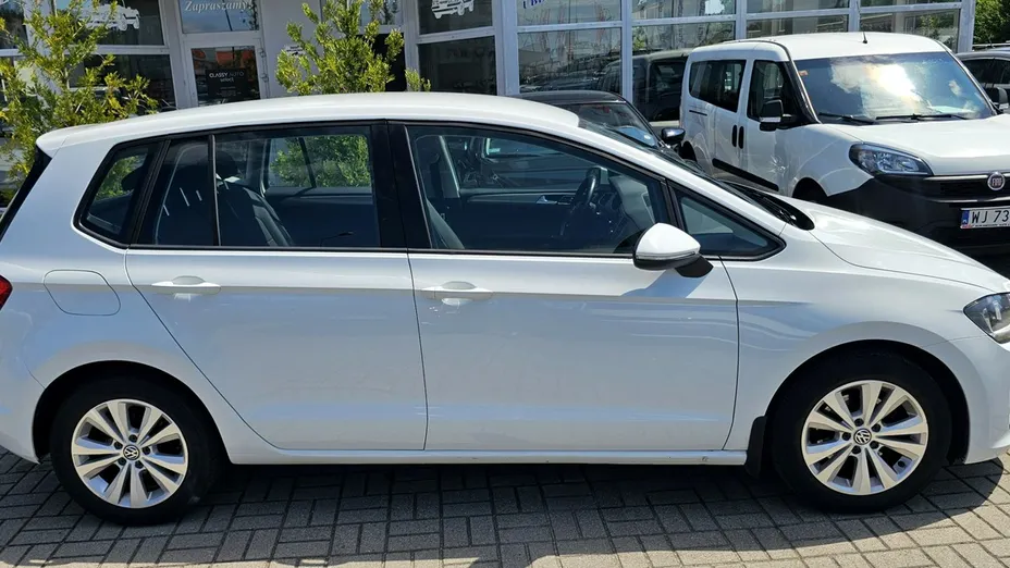 VOLKSWAGEN Golf Sportsvan -
