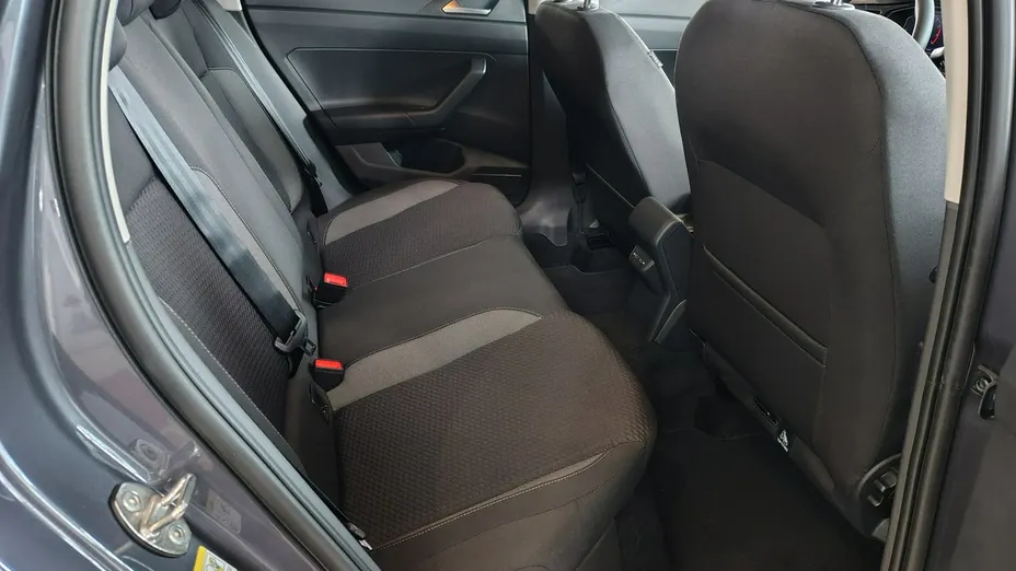 VOLKSWAGEN Polo -