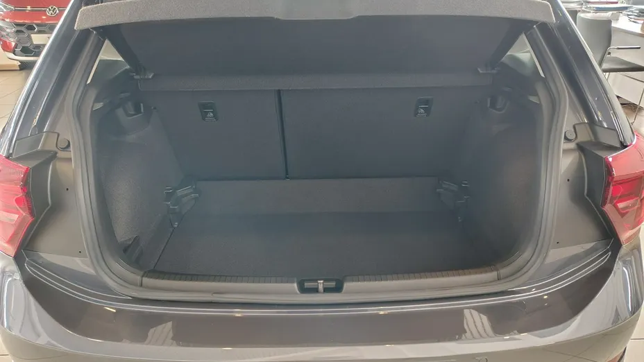 VOLKSWAGEN Polo -