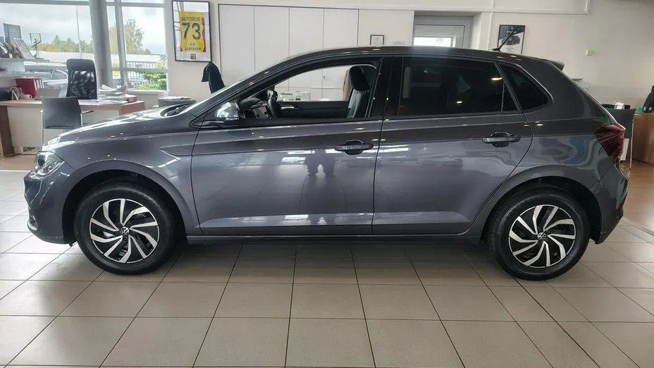 VOLKSWAGEN Polo -