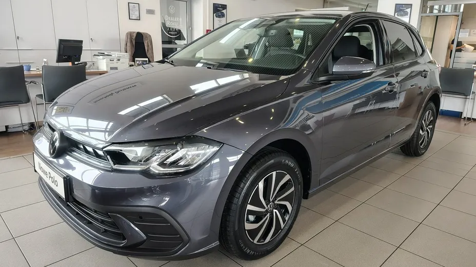 VOLKSWAGEN Polo -