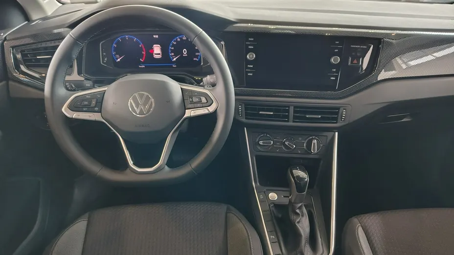 VOLKSWAGEN Polo -