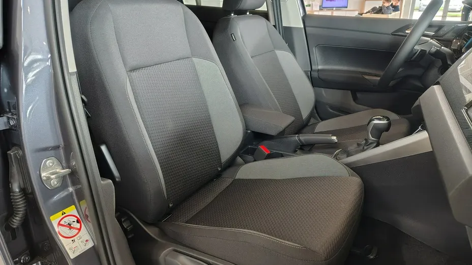 VOLKSWAGEN Polo -