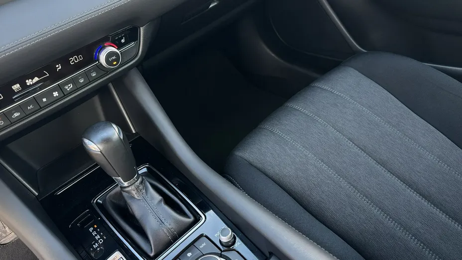 MAZDA 6 -
